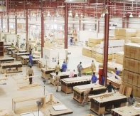 ĐƠN HÀNG XUẤT KHẨU GIẢM MẠNH, DOANH NGHIỆP GỖ SẢN XUẤT CẦM CHỪNG MÙA CAO ĐIỂM